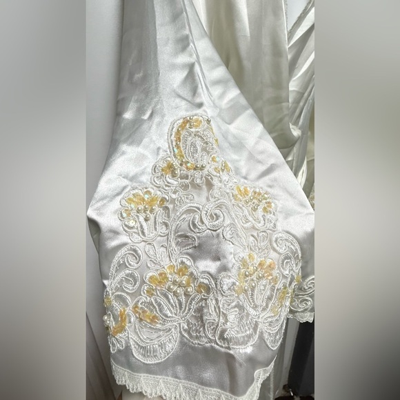 Victoria's Secret Cream Satin Robe - Picture 4 of 8